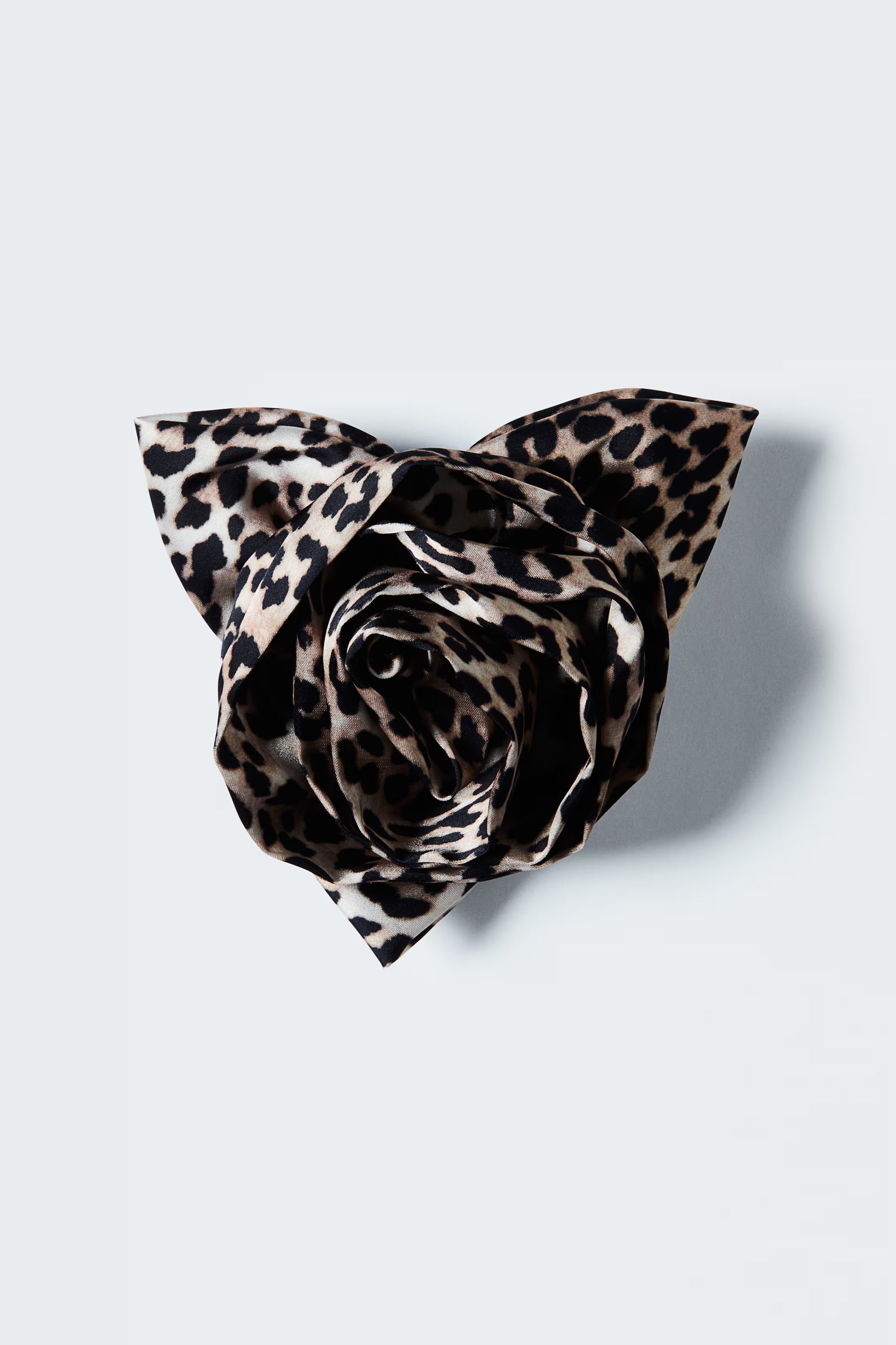 Flower-shaped hair clip